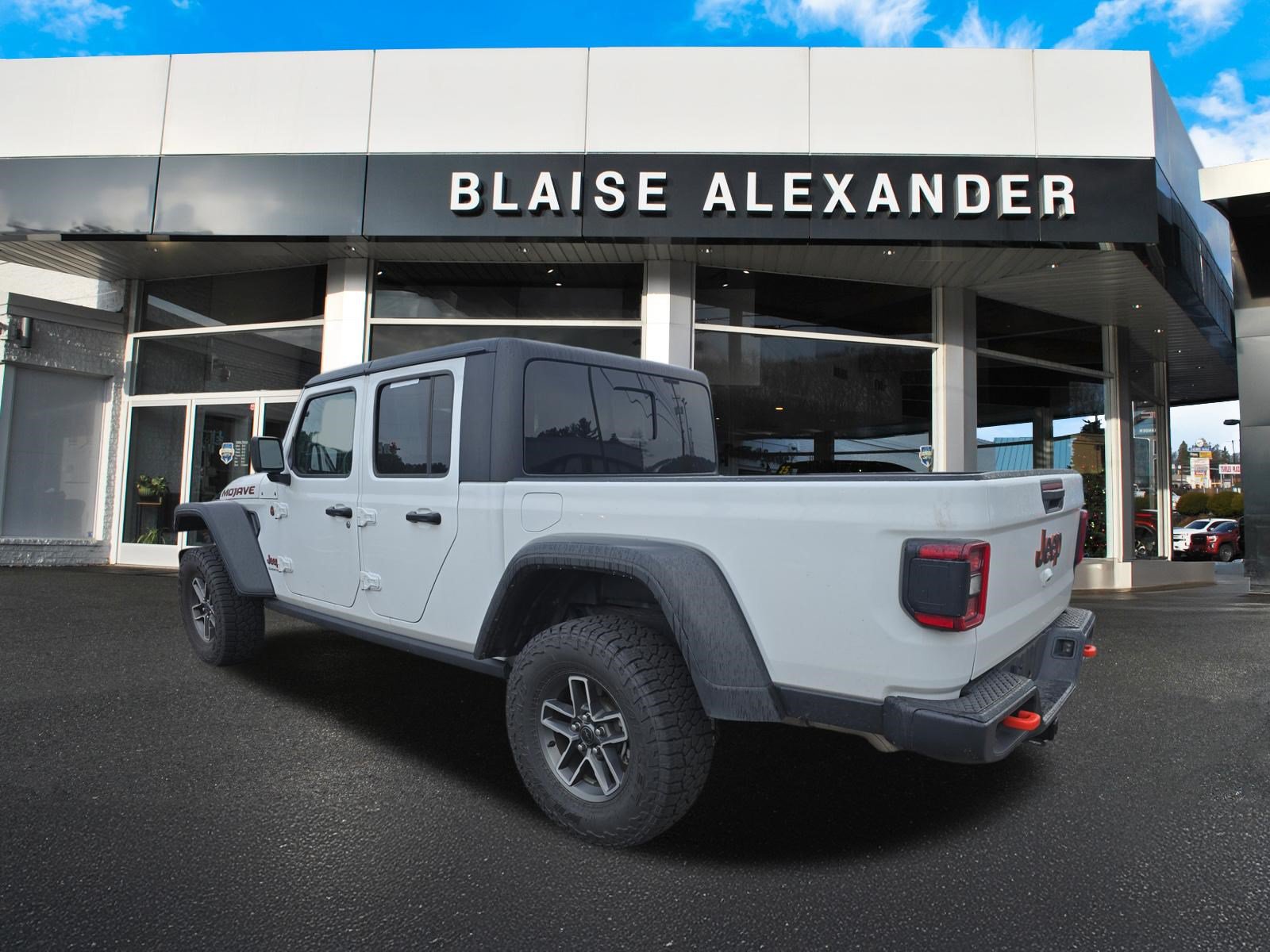 Used 2025 Jeep Gladiator Mojave w/ Convenience Group AWD/4WD image 6