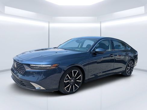 Used 2023 Honda Accord Touring image 9