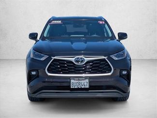 Used 2021 Toyota Highlander XLE FWD video 2