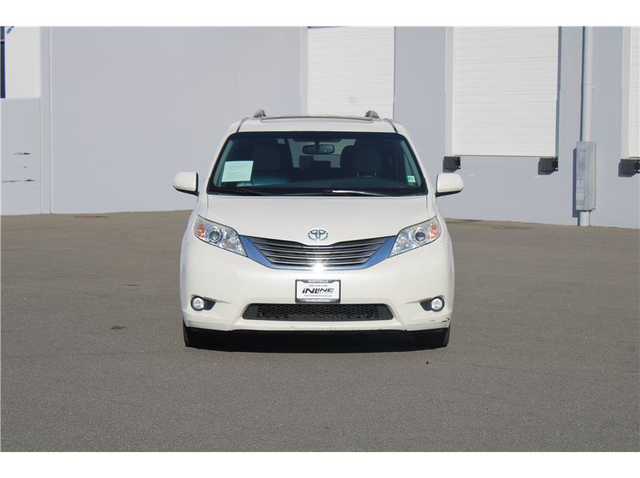 Used 2017 Toyota Sienna XLE w/ XLE Navigation Package AWD/4WD image 5