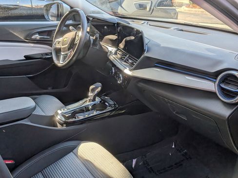 Certified 2025 Chevrolet Trax LT w/ LT Convenience Package image 22