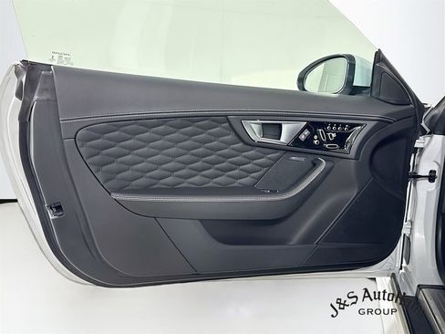 Used 2017 Jaguar F-TYPE SVR image 22