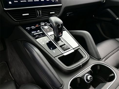 Used 2023 Porsche Cayenne Platinum Edition image 13