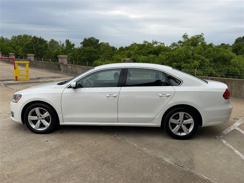Used 2015 Volkswagen Passat 1.8T Limited Edition FWD image 3