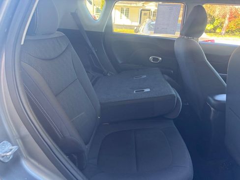 Used 2014 Kia Soul FWD image 22