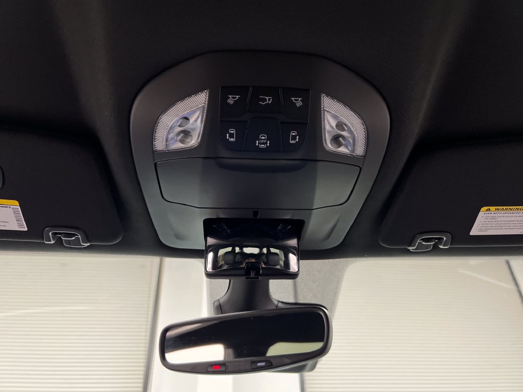 Used 2027 Chrysler Pacifica Select FWD image 76