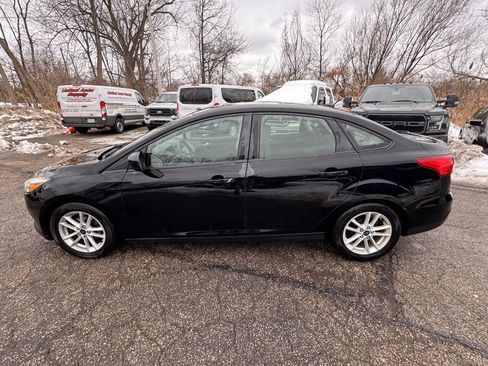 Certified 2018 Ford Focus SE image 2