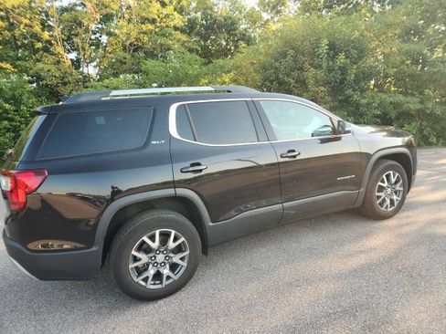 Used 2023 GMC Acadia SLT AWD/4WD image 2