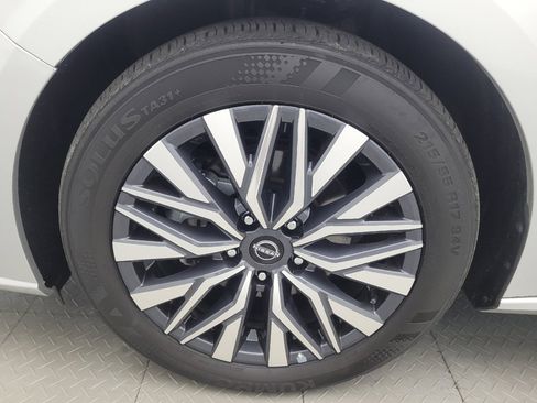 Used 2024 Nissan Altima 2.5 SV FWD image 31