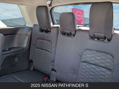 New 2025 Nissan Pathfinder S image 16