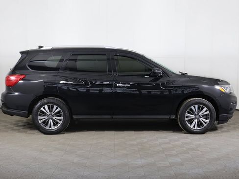 Used 2019 Nissan Pathfinder SV image 17