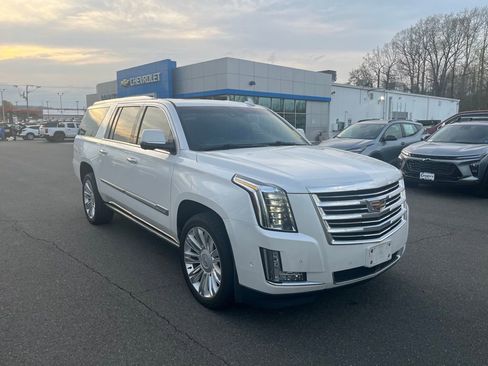 Used 2018 Cadillac Escalade ESV Platinum image 2