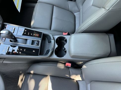 Certified 2025 Porsche Macan image 17