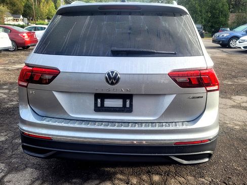 Used 2022 Volkswagen Tiguan SE image 8