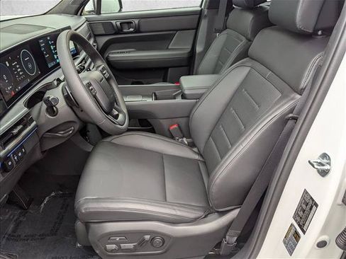 Used 2025 Hyundai Santa Fe Calligraphy FWD image 4