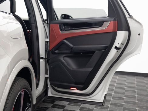 Used 2026 Porsche Cayenne S image 30