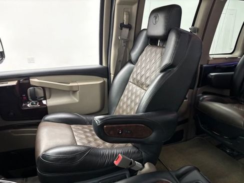 Used 2022 GMC Savana 2500 Extended w/ Enhanced Convenience Package RWD image 43
