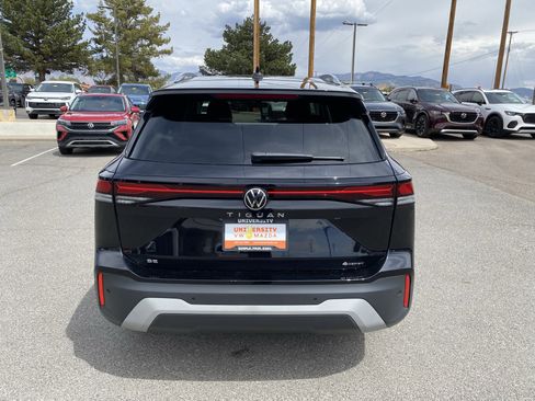 Used 2025 Volkswagen Tiguan SE w/ Panoramic Sunroof Package image 42
