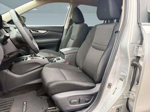 Used 2017 Nissan Rogue SV FWD image 5
