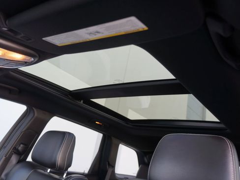 Used 2014 Jeep Grand Cherokee SRT8 w/ Luxury Group II image 32