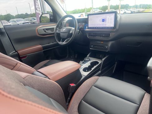Used 2025 Ford Bronco Sport Outer Banks w/ Outer Banks Tech Package+ AWD/4WD image 18