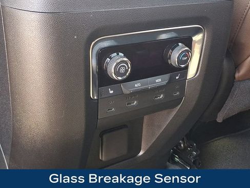 Used 2025 Chevrolet Suburban High Country AWD/4WD image 19
