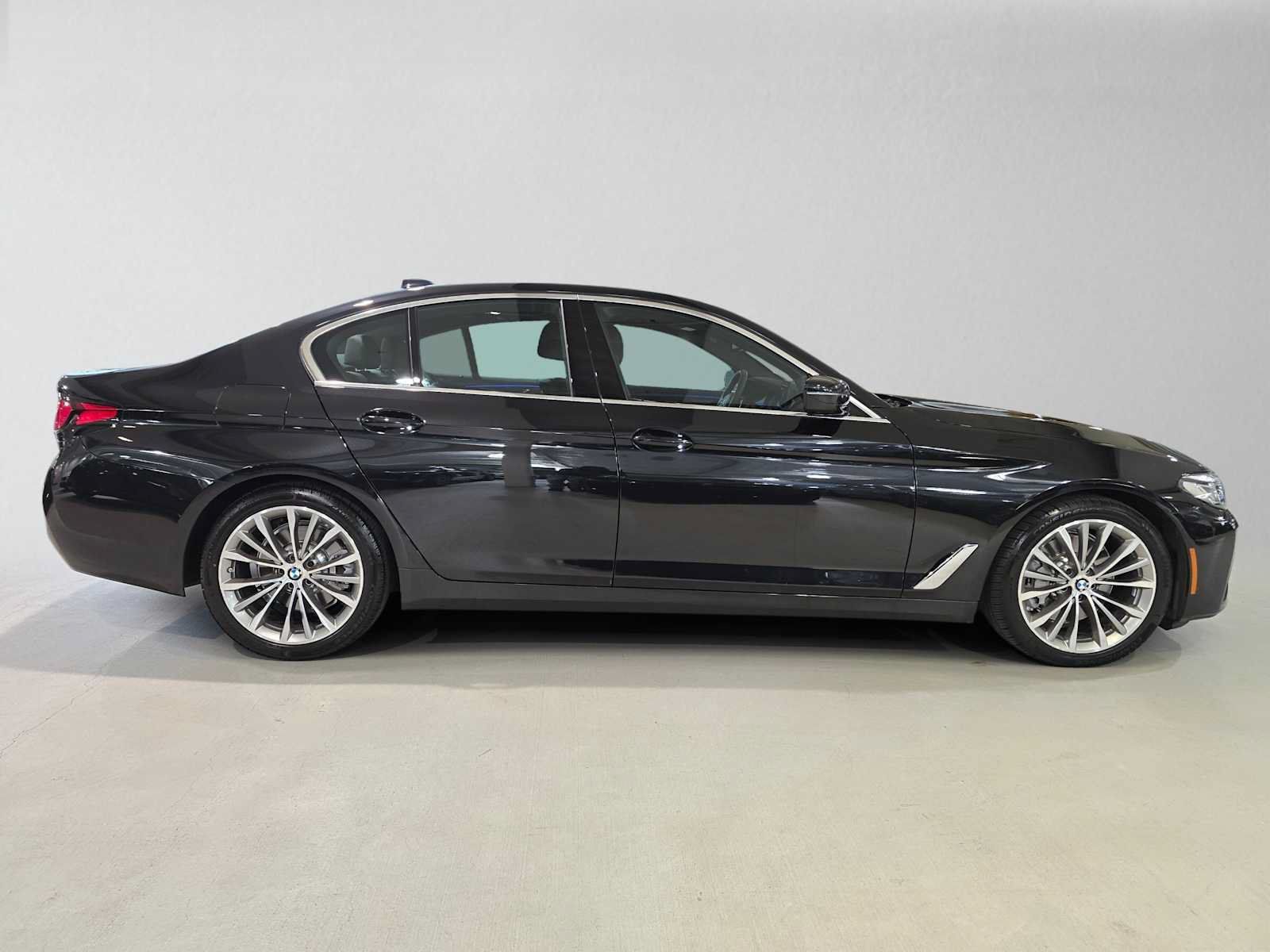 Used 2023 BMW 530i xDrive AWD/4WD image 2