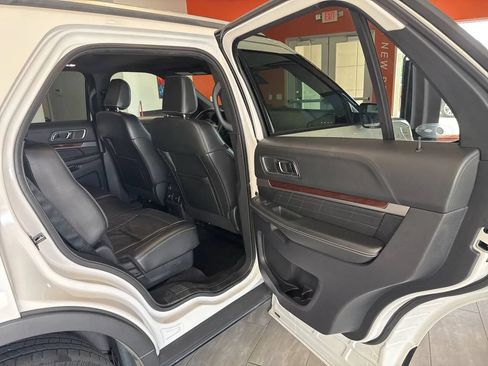 Used 2018 Ford Explorer Platinum AWD/4WD image 41