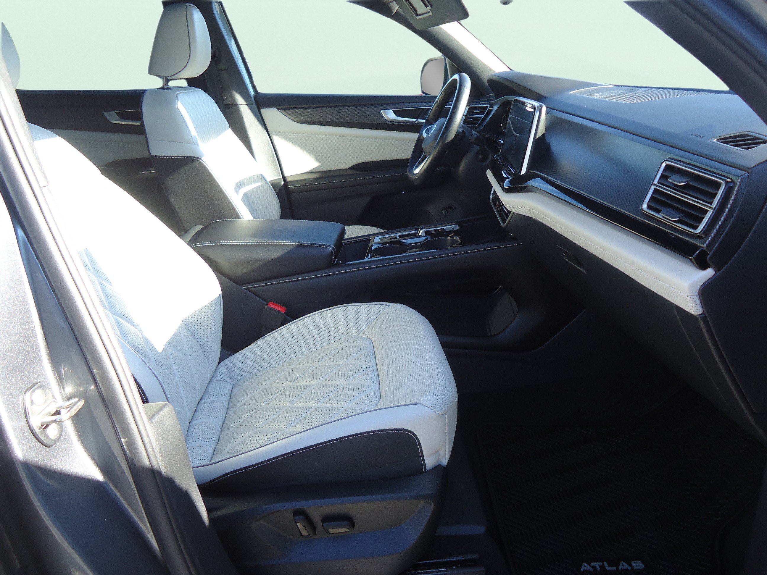 Used 2024 Volkswagen Atlas Cross Sport SEL Premium R-Line AWD/4WD image 28
