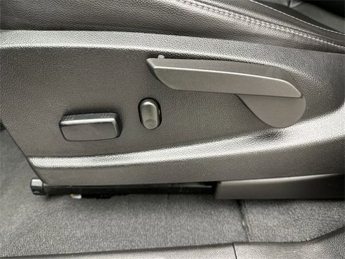 Used 2022 Chevrolet Colorado ZR2 image 12