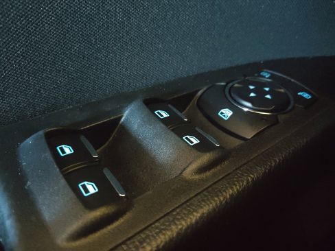 Used 2018 Ford Fusion SE FWD image 27