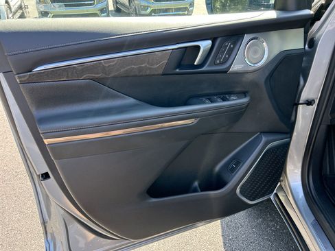 Used 2025 Buick Enclave Avenir image 14