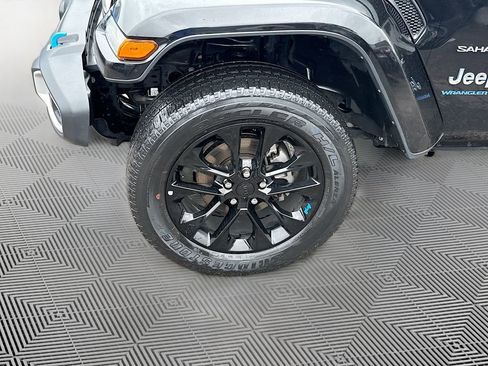 Used 2023 Jeep Wrangler Unlimited Sahara AWD/4WD image 35