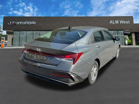 New 2026 Hyundai Elantra SE image 5