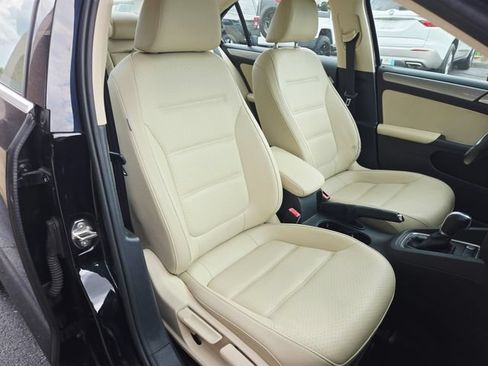 Used 2017 Volkswagen Jetta SE FWD image 18