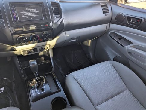 Used 2015 Toyota Tacoma PreRunner image 17