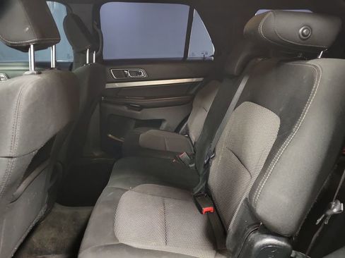 Used 2018 Ford Explorer XLT image 21