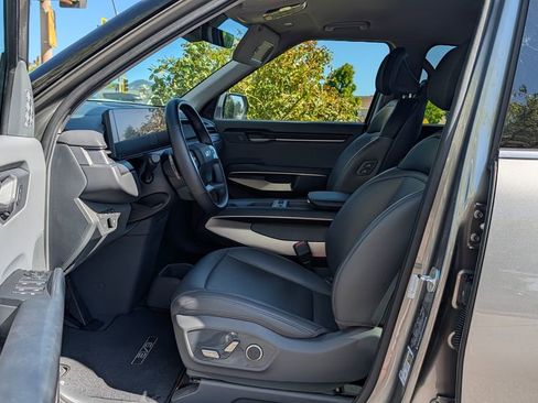 Used 2024 Kia EV9 Light RWD image 4