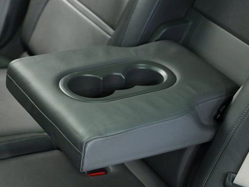 Used 2022 Porsche Cayenne Platinum Edition image 39