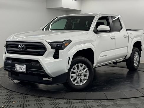 Used 2026 Toyota Tacoma SR5 AWD/4WD image 3
