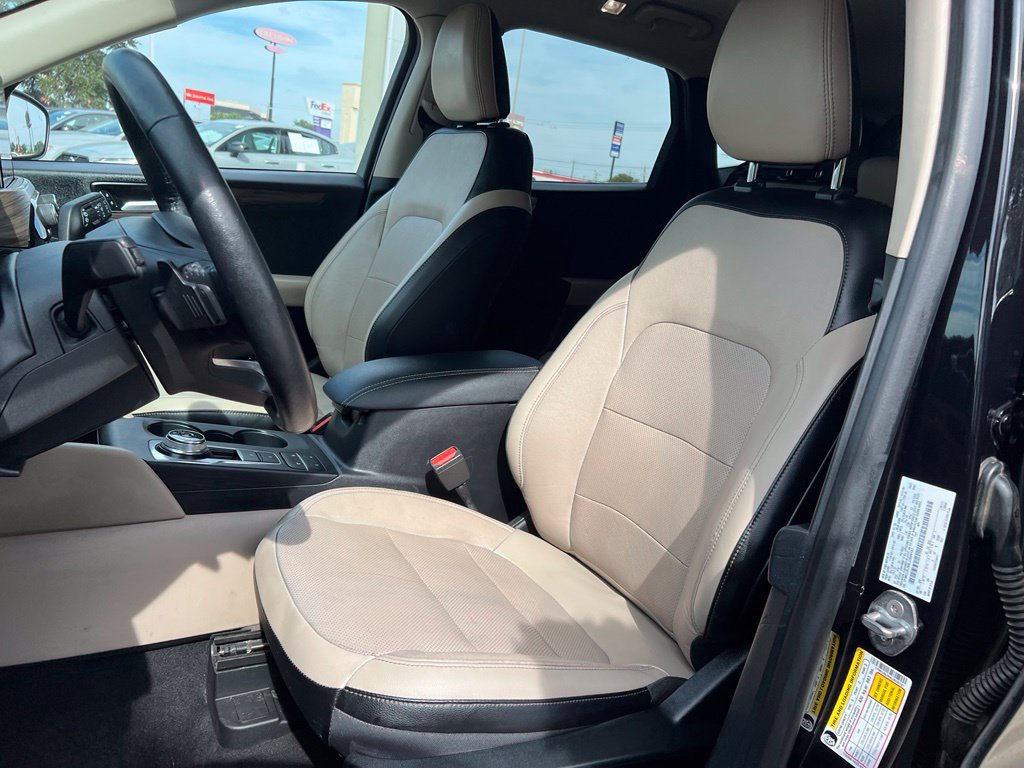 Used 2020 Ford Escape Titanium AWD/4WD image 13