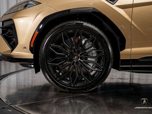 Used 2025 Lamborghini Urus SE image 10