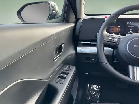 Used 2025 Hyundai Kona SEL image 17