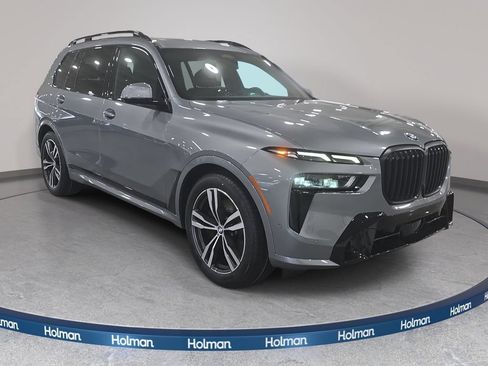 Used 2024 BMW X7 xDrive40i w/ M Sport Package AWD/4WD image 3