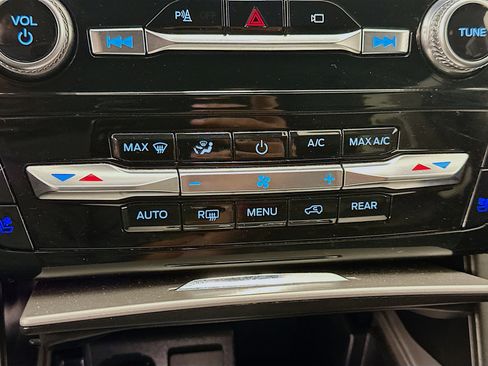 Used 2023 Ford Explorer Limited image 24