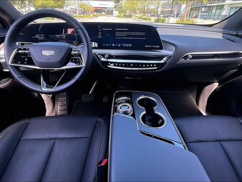 Used 2025 Cadillac Lyriq Sport AWD/4WD image 14