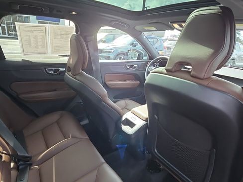 Used 2023 Volvo XC60 B5 Plus w/ Climate Package image 8