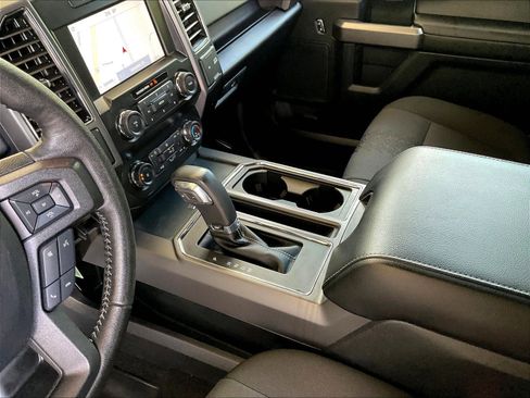 Used 2019 Ford F150 XLT w/ Equipment Group 302A Luxury AWD/4WD image 18