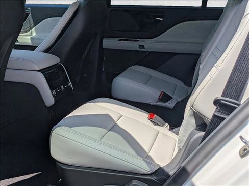 New 2026 Lincoln Aviator 2WD image 14