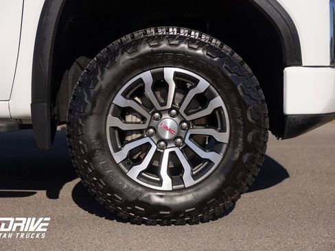 Used 2022 GMC Sierra 1500 AT4 w/ AT4 Premium Package image 9